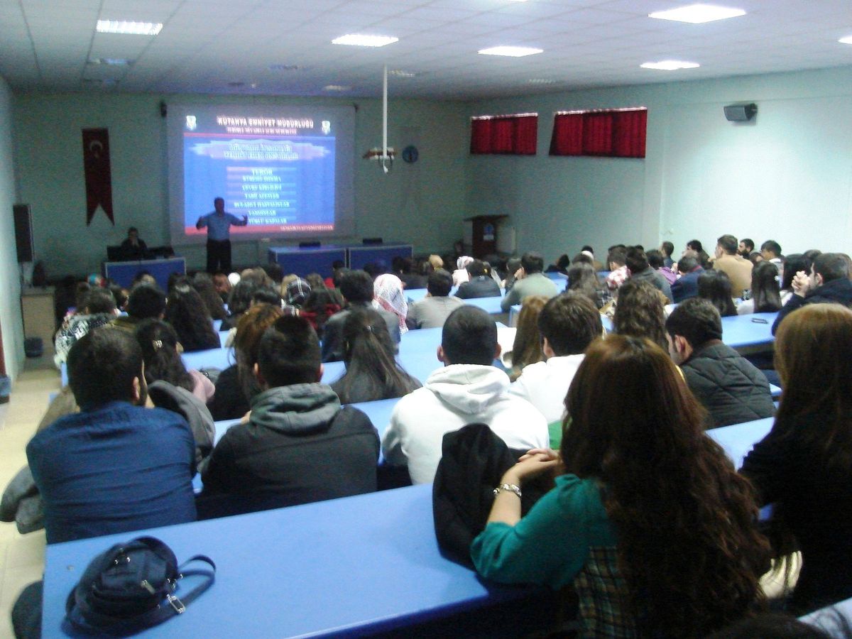 Hisarcık Myo\'da "Terör ve Organize Suç Örgütleri"Konulu Bilgilendirme Semineri