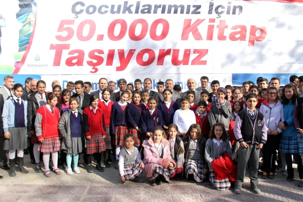 İstanbul Büyükşehir Belediyesi\'nden Van\'a 50 Bin Kitap