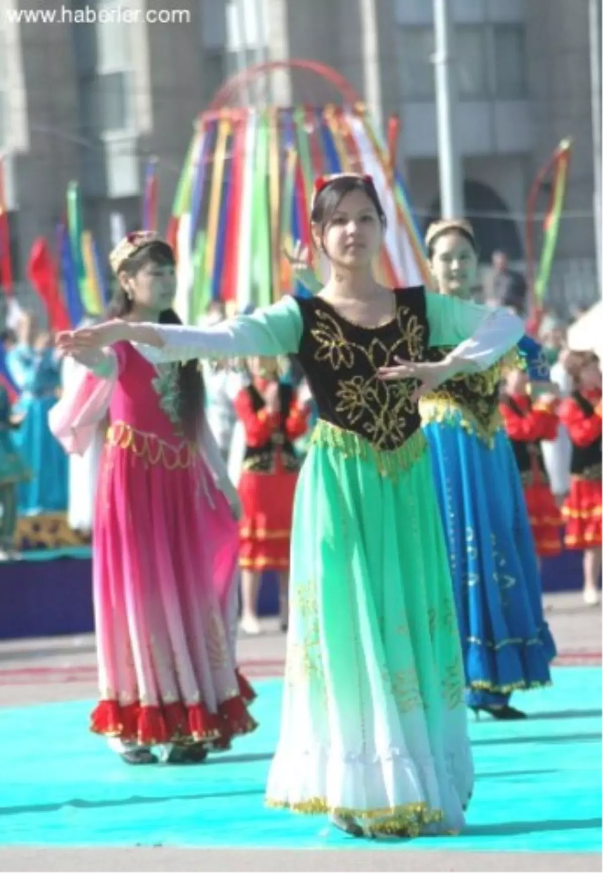 Kırgızistan\'da Nevruz Coşkuyla Kutlandı