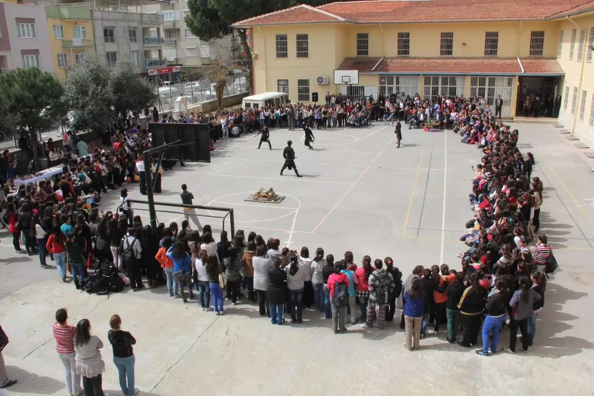 Kız Meslek Lisesini Nevruz Ateşi Sardı