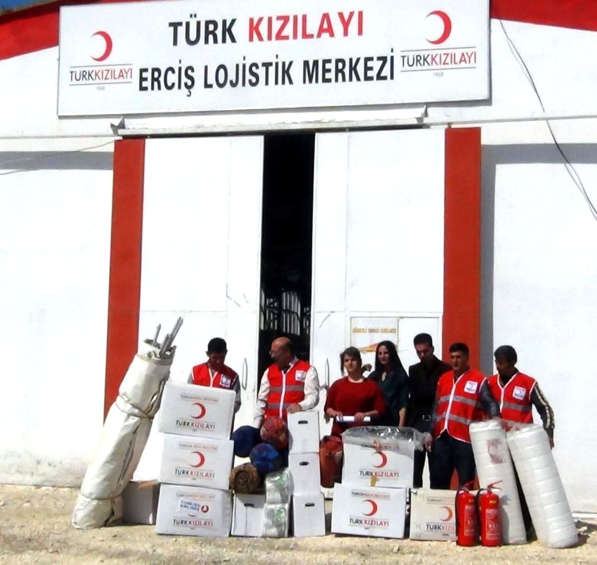 Kızılaydan Arama Kurtarma Ekibine Malzeme Yardımı