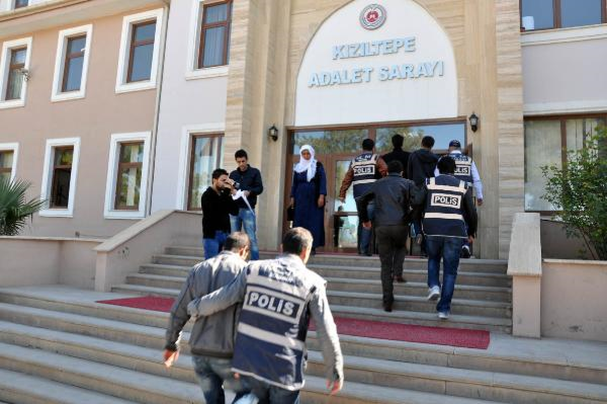 Kızıltepe\'de Zehir Tacirlerine Darbe: 5 Gözaltı