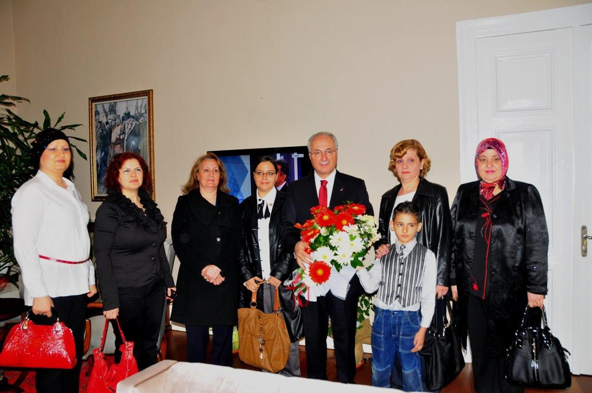 Koruyucu Aile Derneği\'nden Vali Daşöz\'e Ziyaret