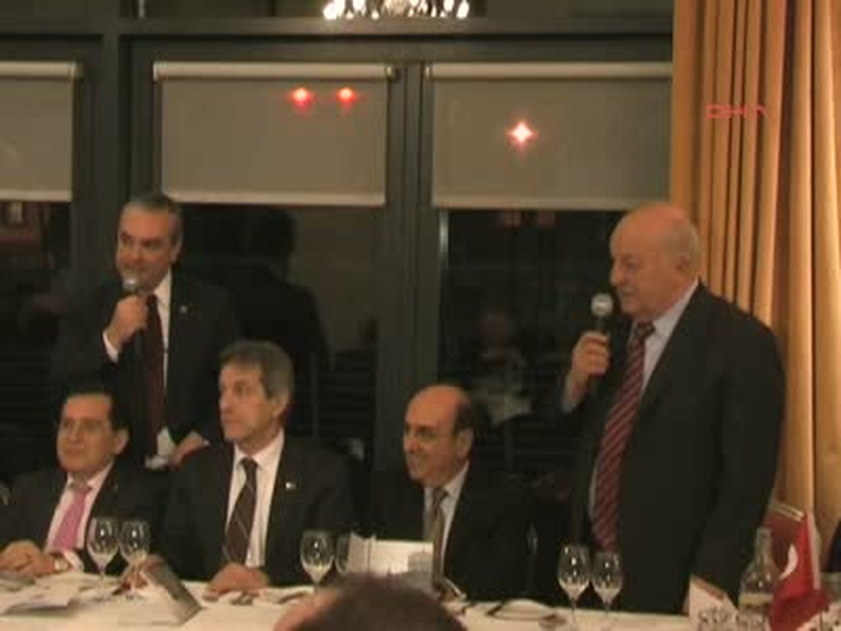 Şener\'in Tercümanı Güldürdü
