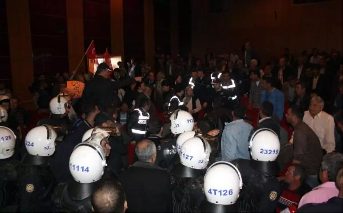 Mersin\'de Çed Toplantısı Gerginliği