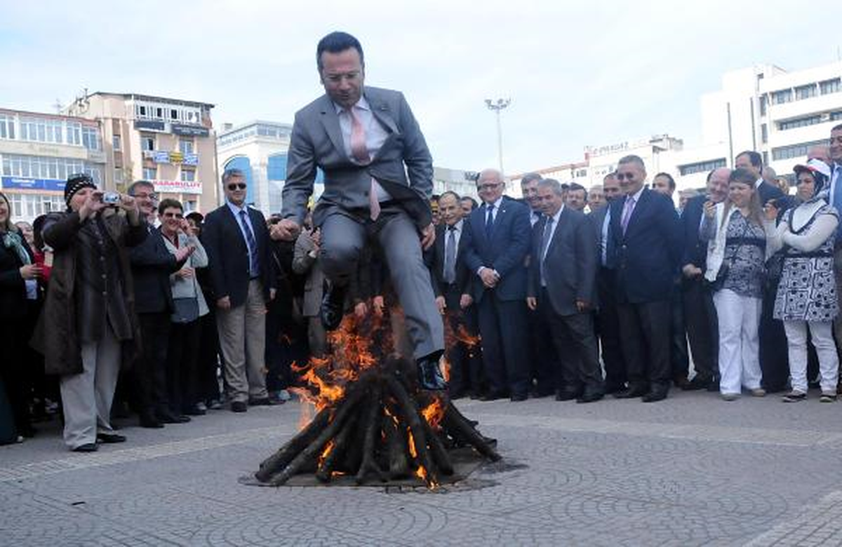 Nevruz Ateşi Samsun\'da da Yakıldı