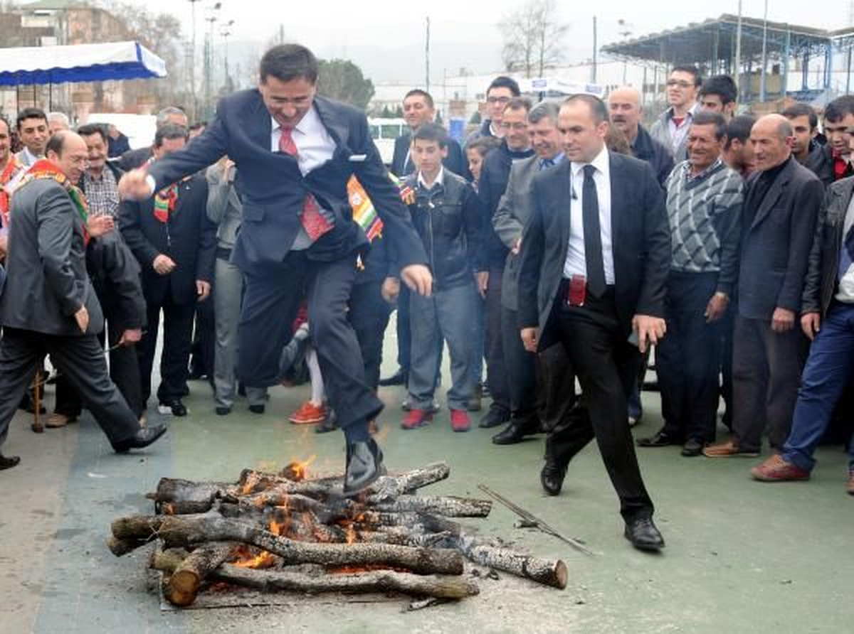 Nevruz Kutlanıyor