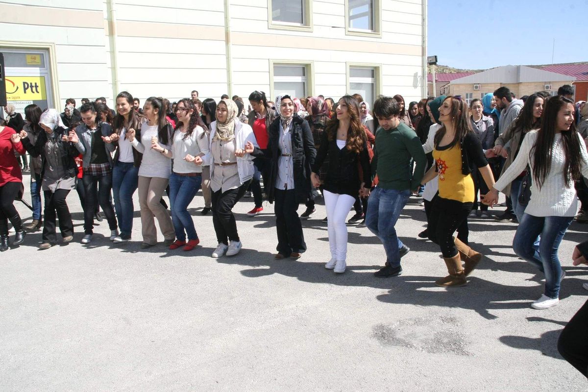 Nevruz Kutlanıyor