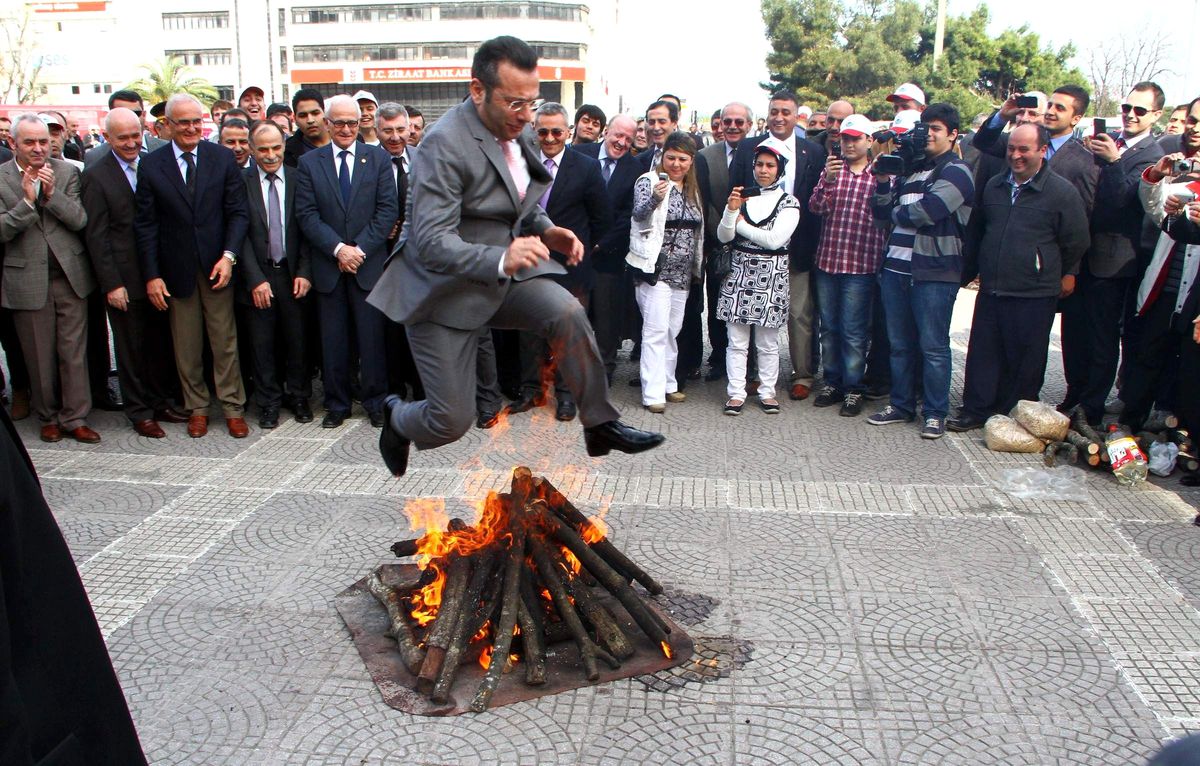 Nevruz Kutlanıyor