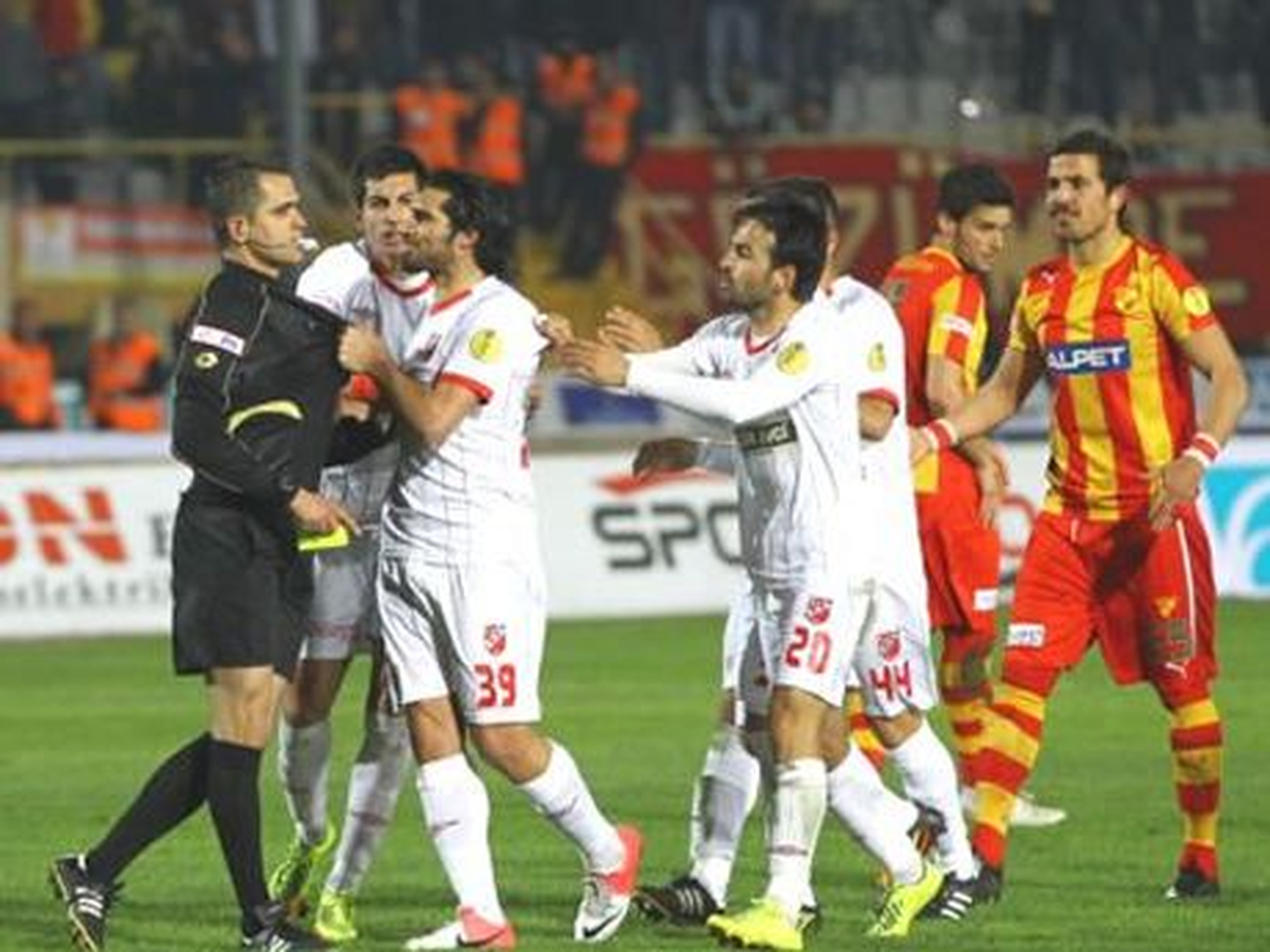 Pfdk\'dan Karşıyakalı Futbolcuya 14 Maç Ceza