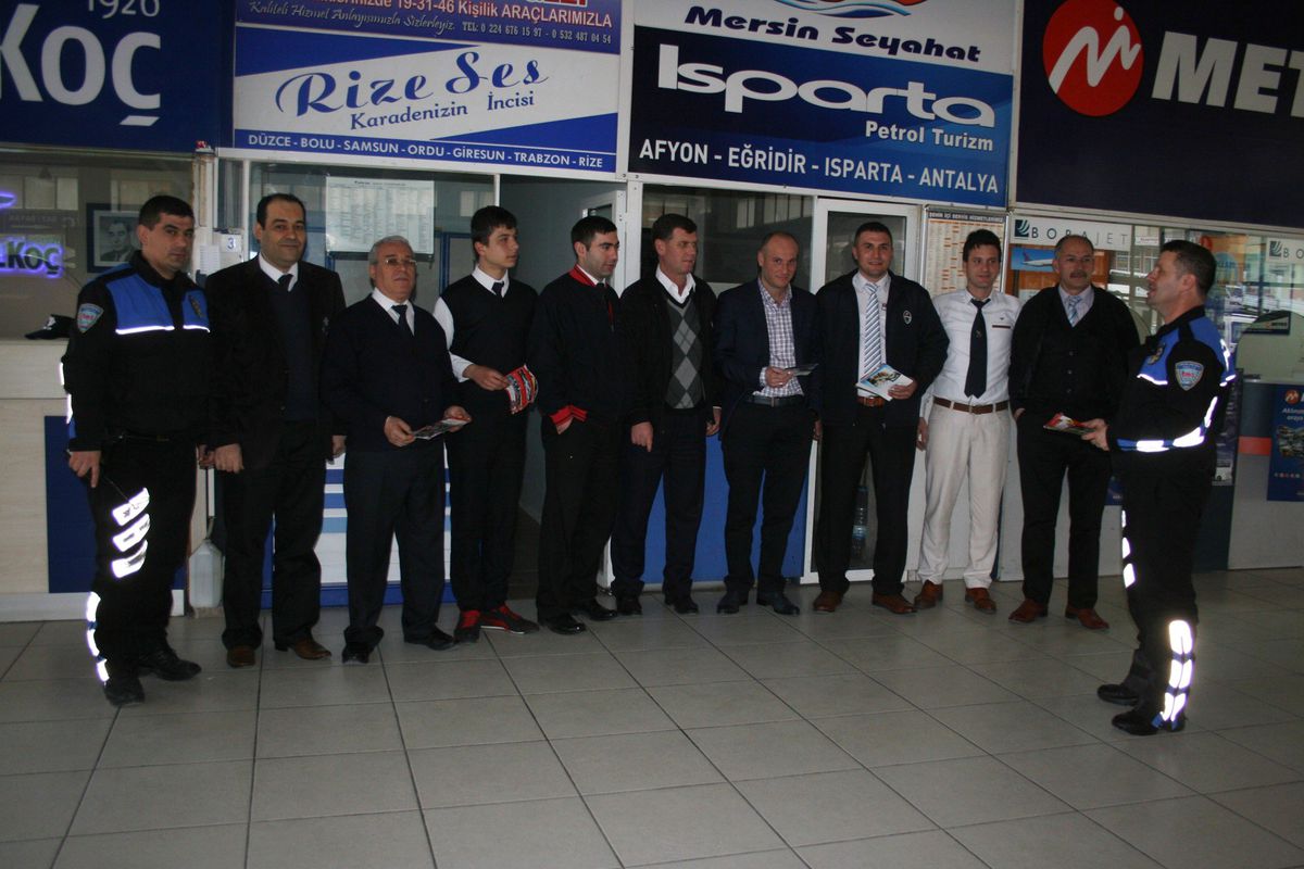 Polisten Otogar Esnafı ve Yolculara Uyarı