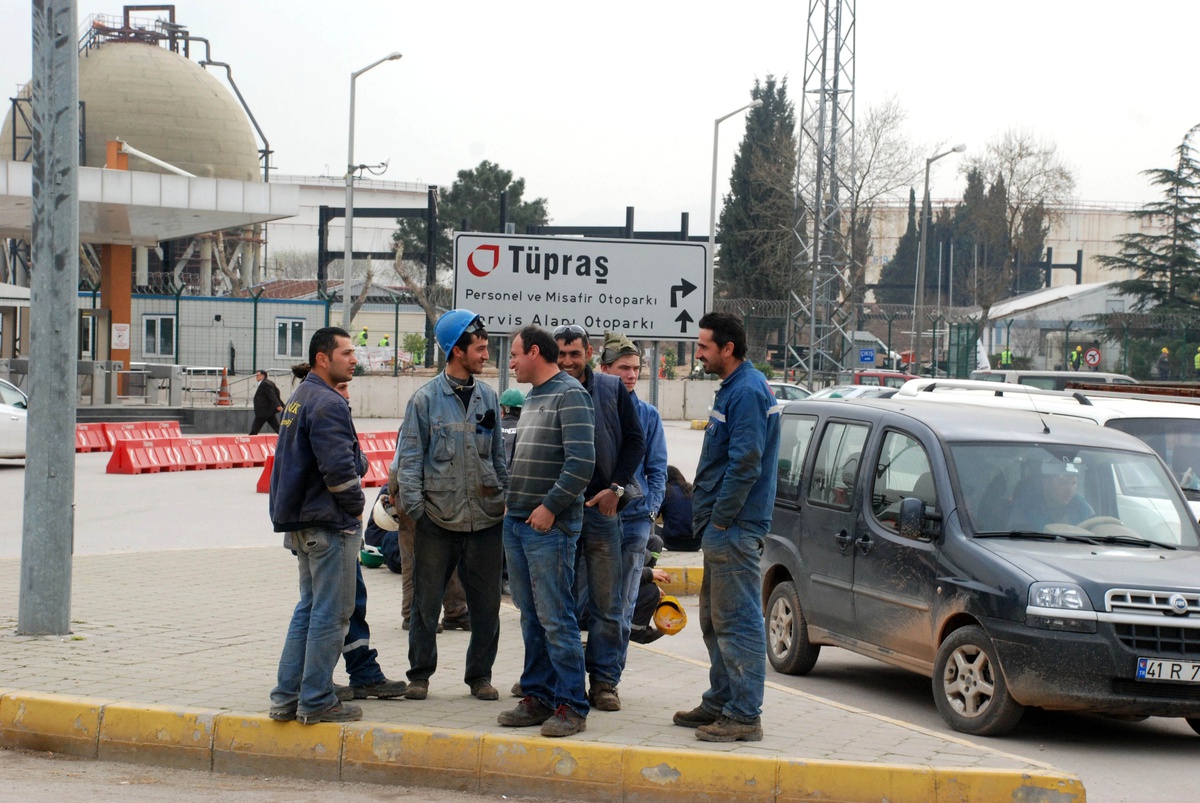 Tüpraş\'ın İzmit Rafinerisi\'nde Elektrik Kesintisi