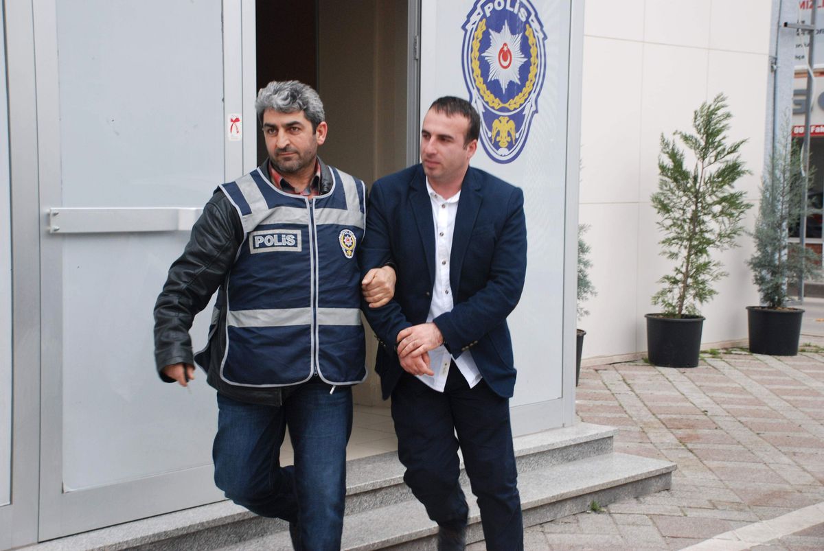 "Üsteğmenim" Diyerek Kadınları Dolandırdı