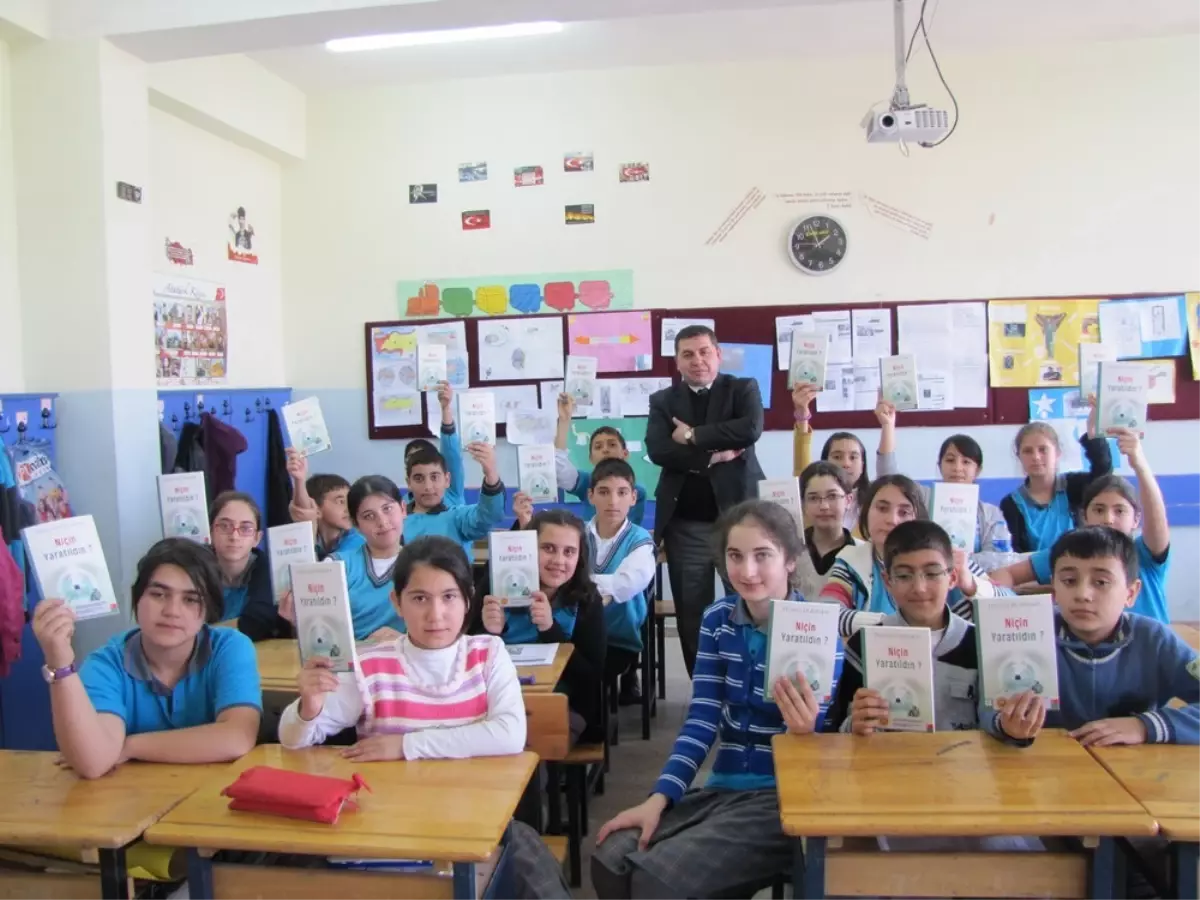 Yerköy\'de Öğrencilere Kitap Hediye Edildi