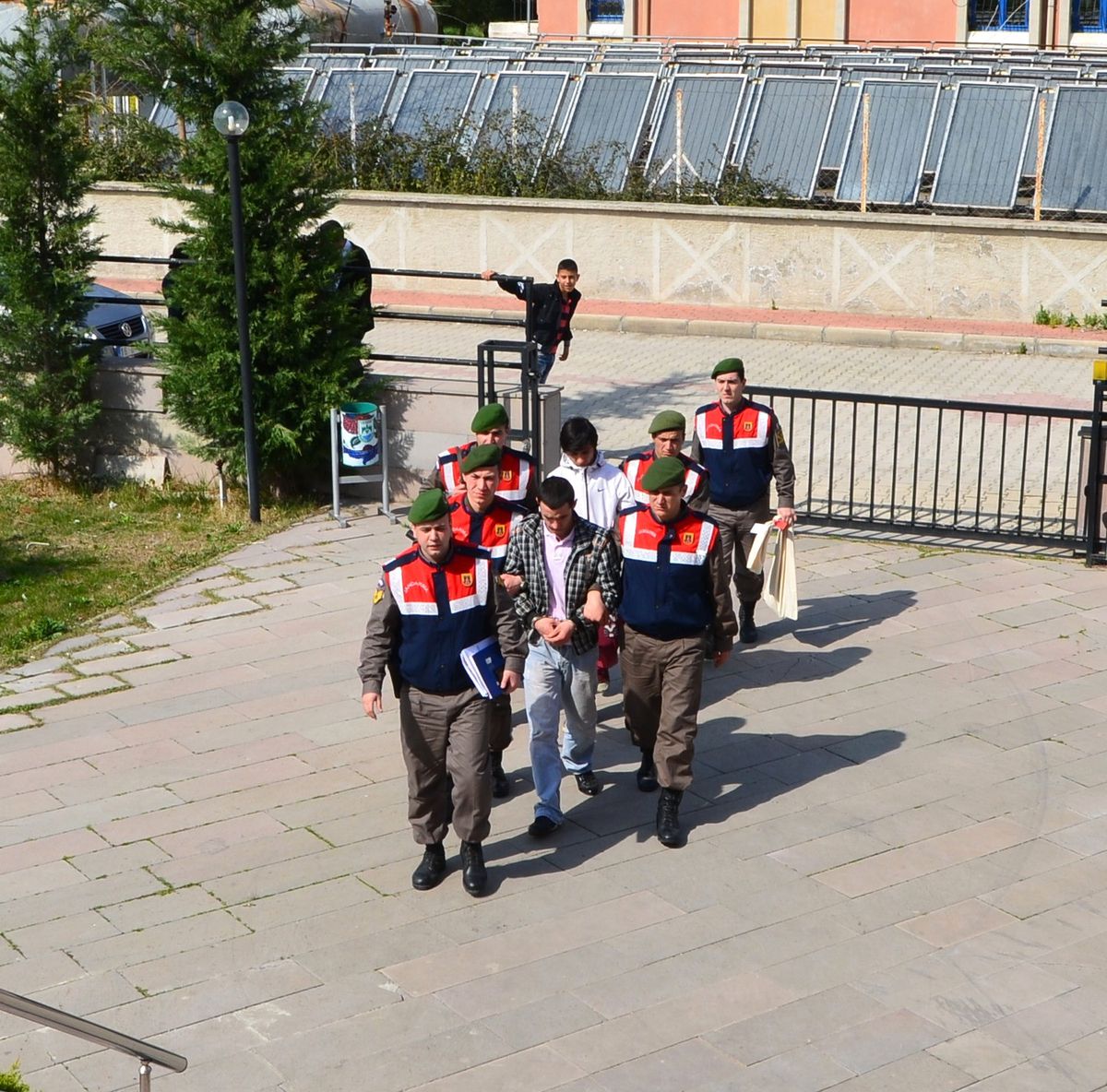 Zeytin Hırsızlarını Köylüler Yakalayıp Jandarmaya Teslim Etti