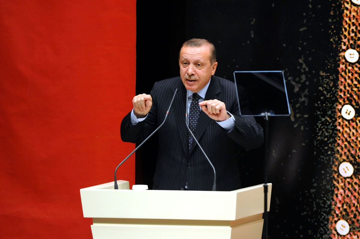 AK Parti Genel Başkanı ve Başbakan Recep Tayyip Erdoğan, AK Parti Genel Merkezine ve Adalet...