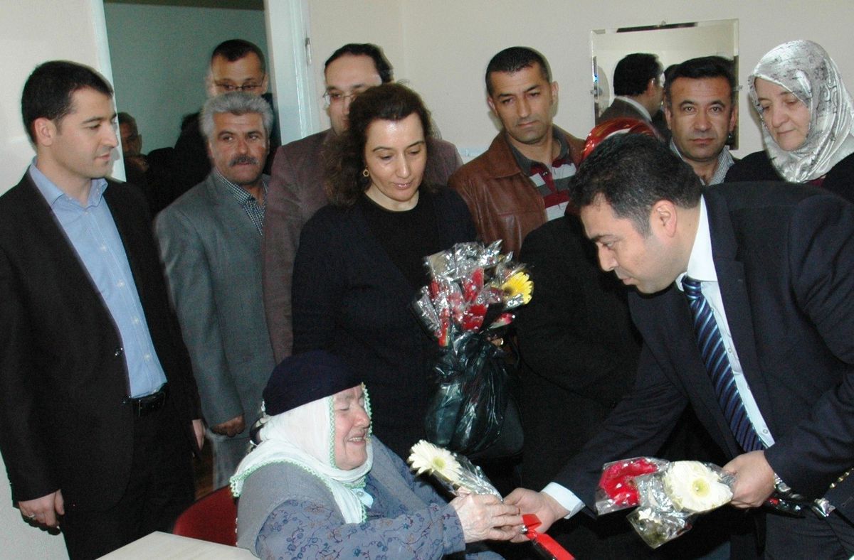Ak Partiden Yaşlılara Ziyaret