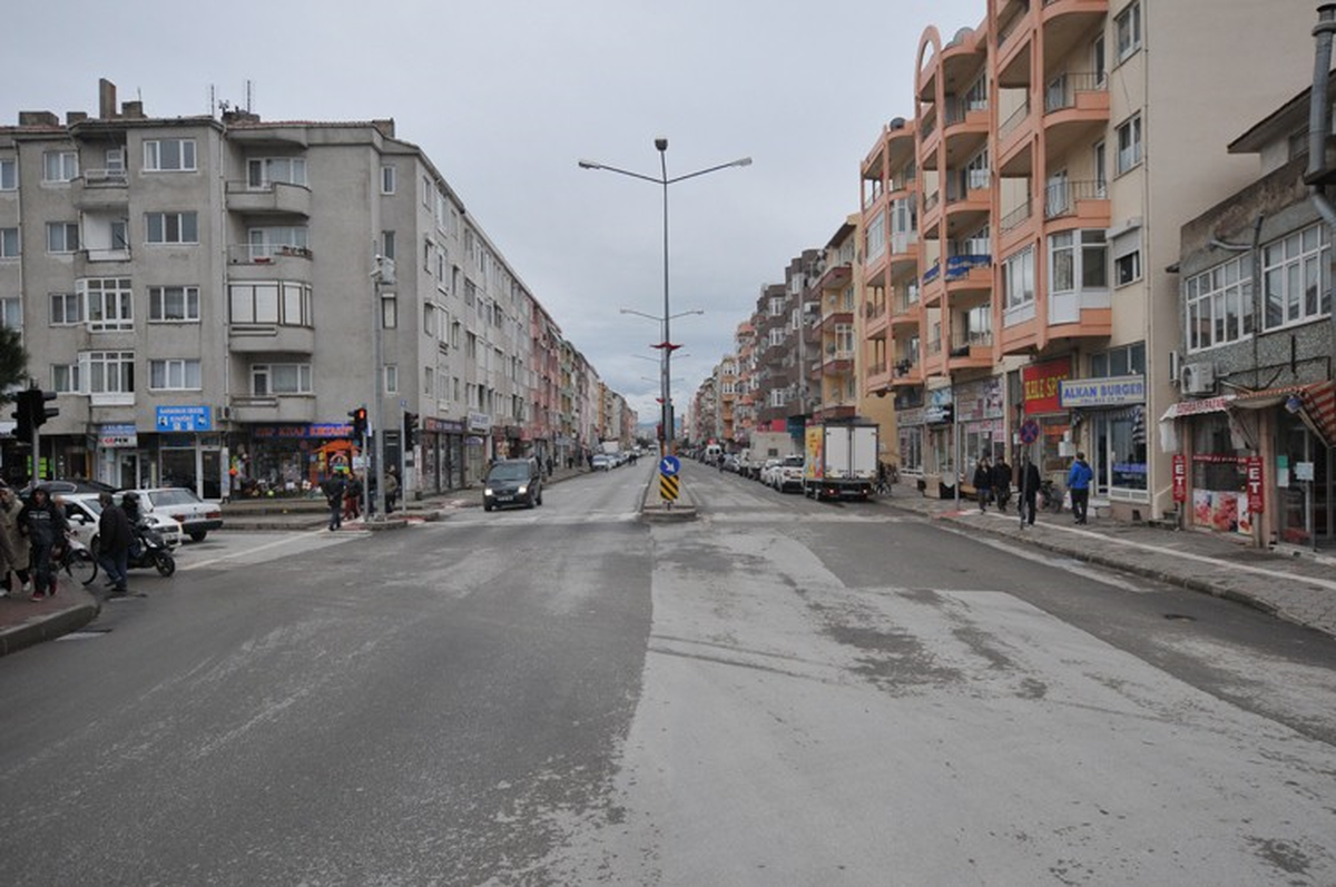 Atatürk Caddesi\'nde Yenileme Çalışmaları