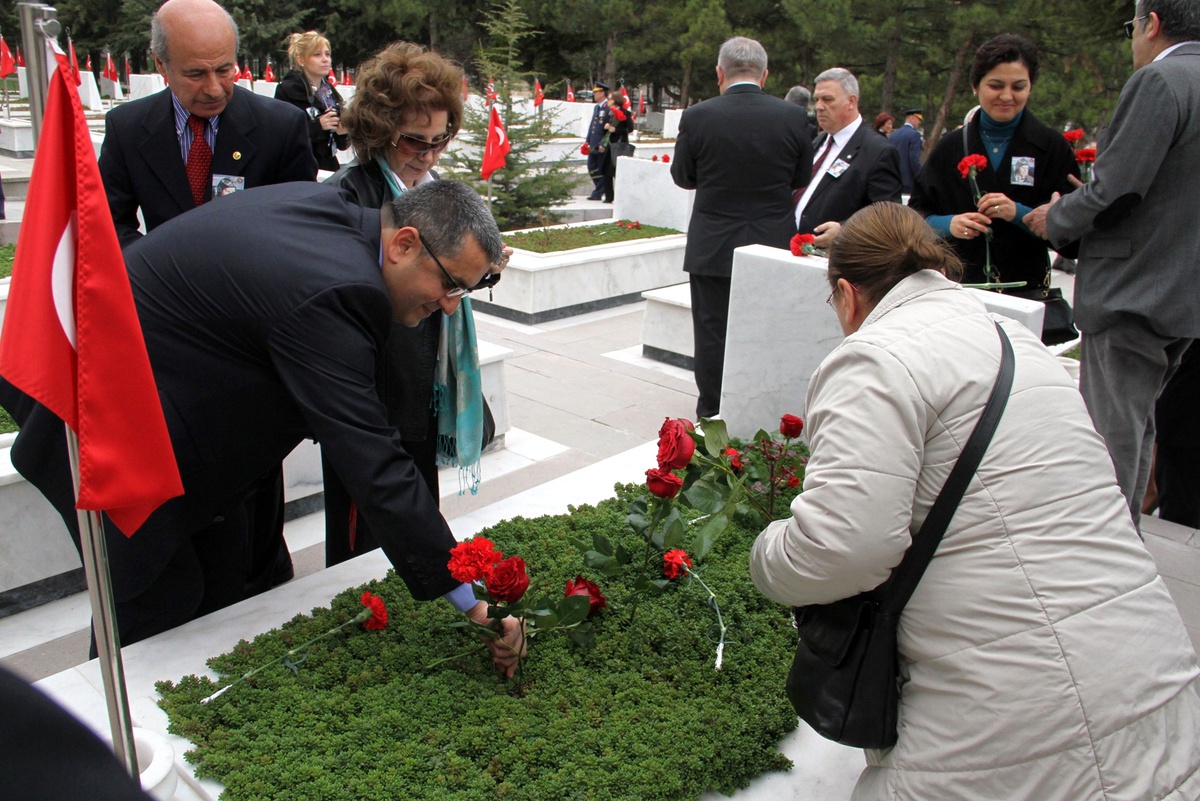 Atatürk\'ün Manevi Kızı Kabri Başında Anıldı