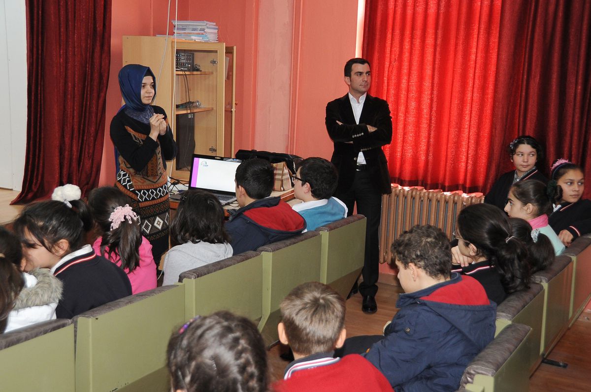 Başiskele Belediyesi\'nin Çevre Seminerlerine Öğrencilerin İlgisi Büyük