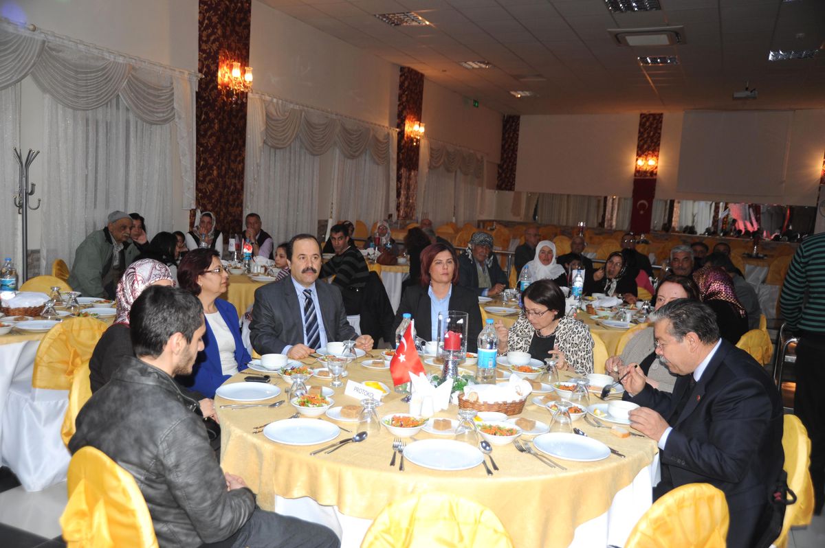 Belediye Başkanı Çerçioğlu Şehit Ailelerine Yemek Verdi