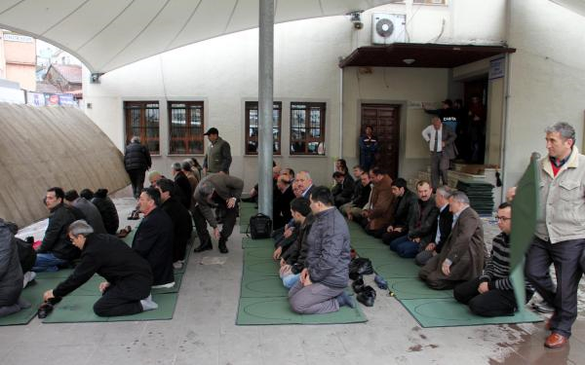 Belediyeden Cemaate Bin Seccade