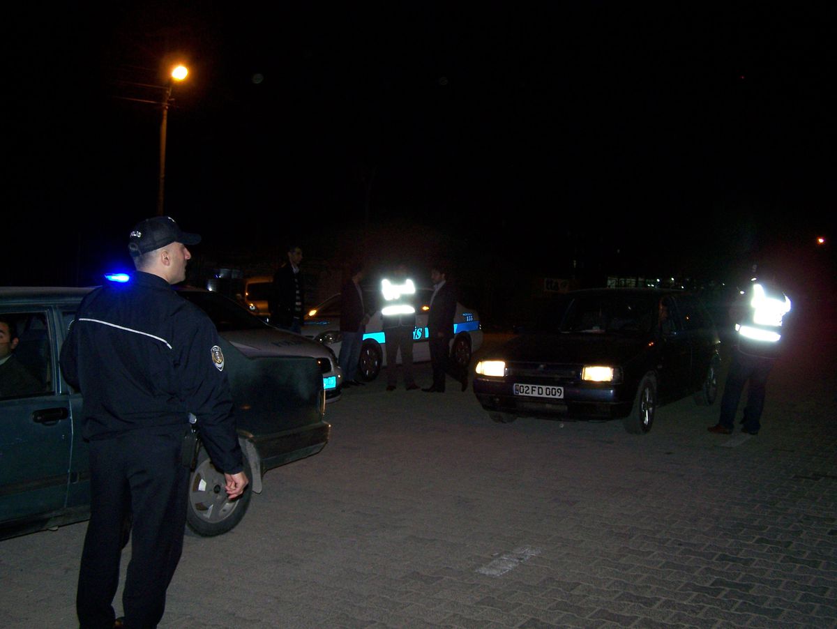 Besni\'de Polis Kontrolleri