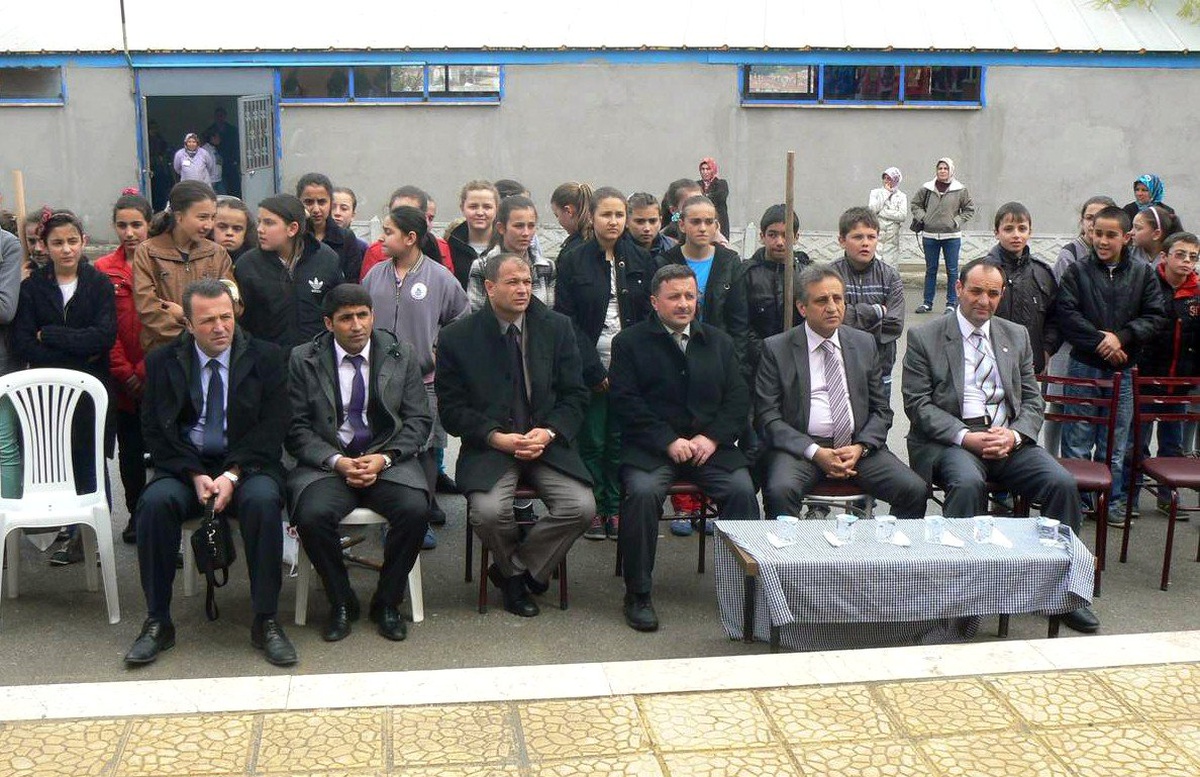 Bozüyük\'te Öğrenciler Fidan Dikti