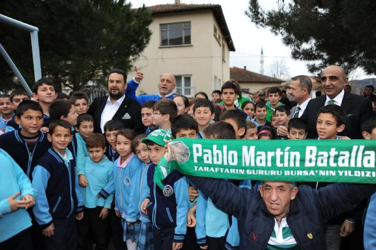 Bursaspor Teknik Direktörü Okul Ziyaret Etti