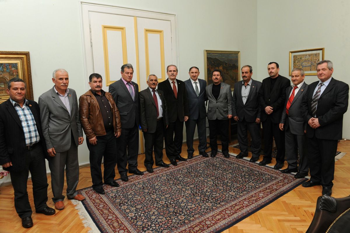 Büyükşehir İlçeler İçin Kolları Sıvadı
