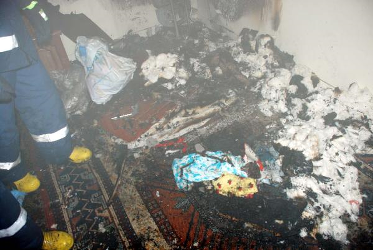 Çakmakla Oynayan Çocuk Evi Yaktı