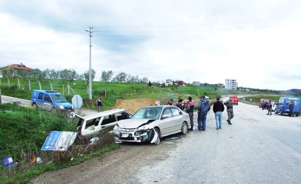 Çınarcıkta Trafik Kazası: 1 Yaralı