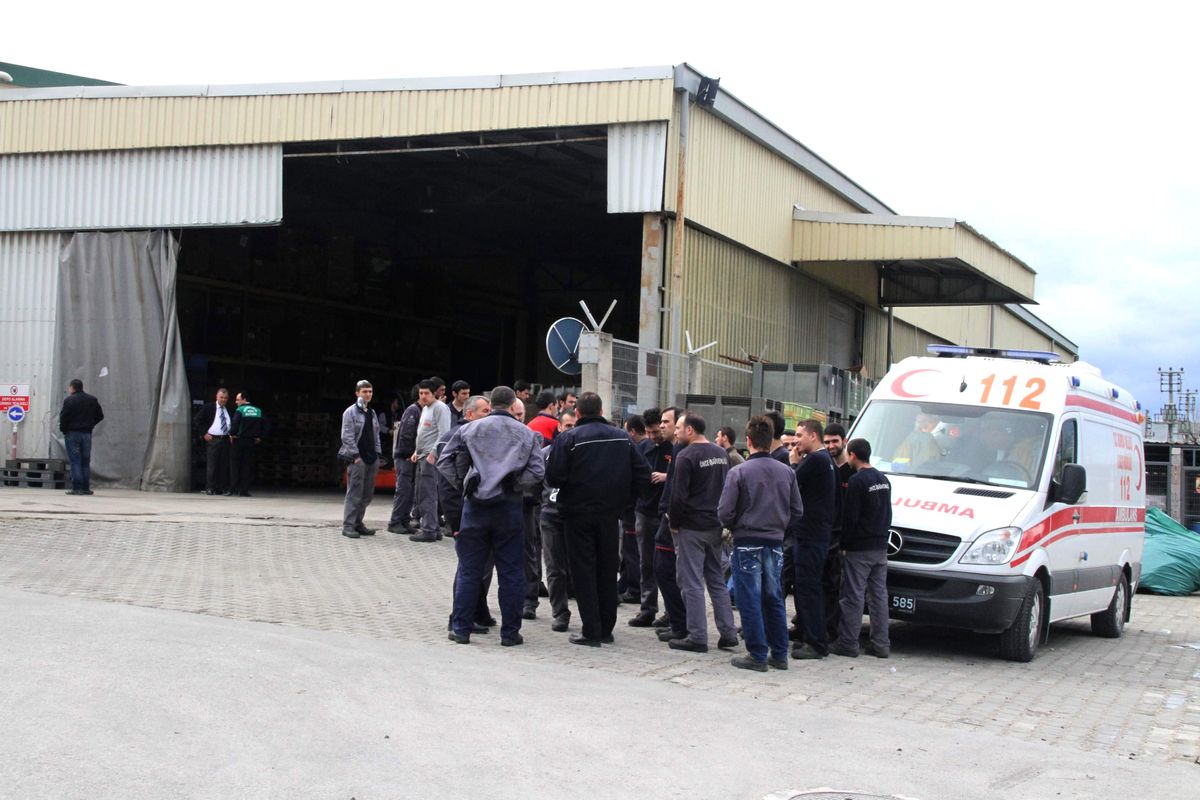 Fabrika Yangını 6 İşçiyi Hastanelik Etti