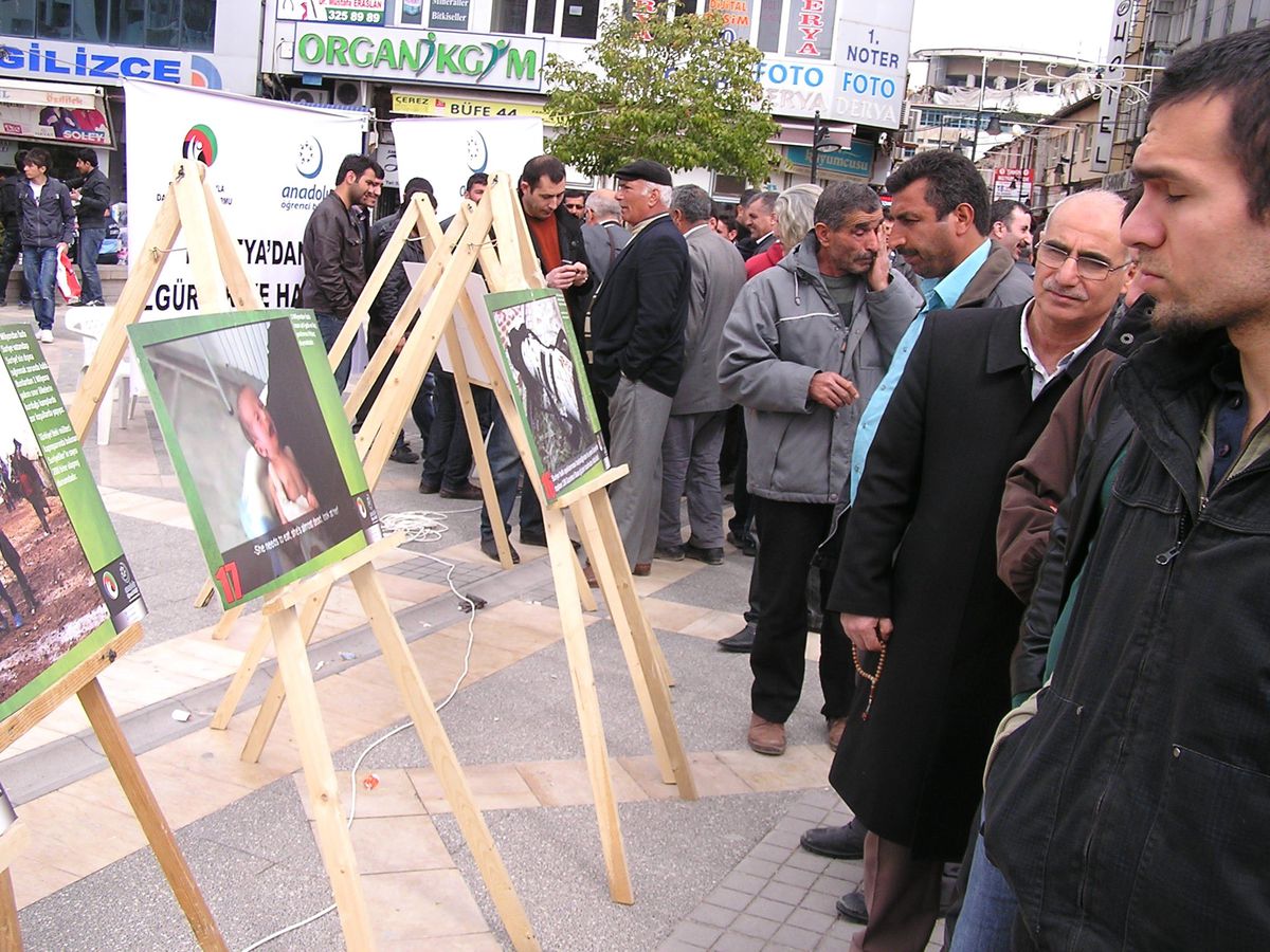 "Fotoğraflarla Suriye Gerçeği Sergisi" Açıldı