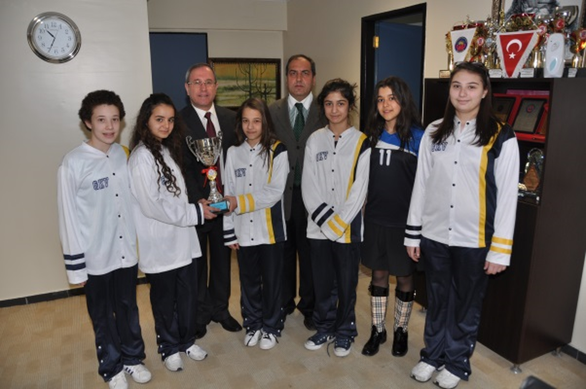 Gaziantep Kolej Vakfı Yüzmede Şampiyon Oldu