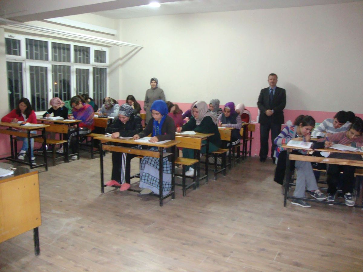 Gönüllü Öğretmenler Öğrencileri Ygs\'ye Hazırlıyorlar