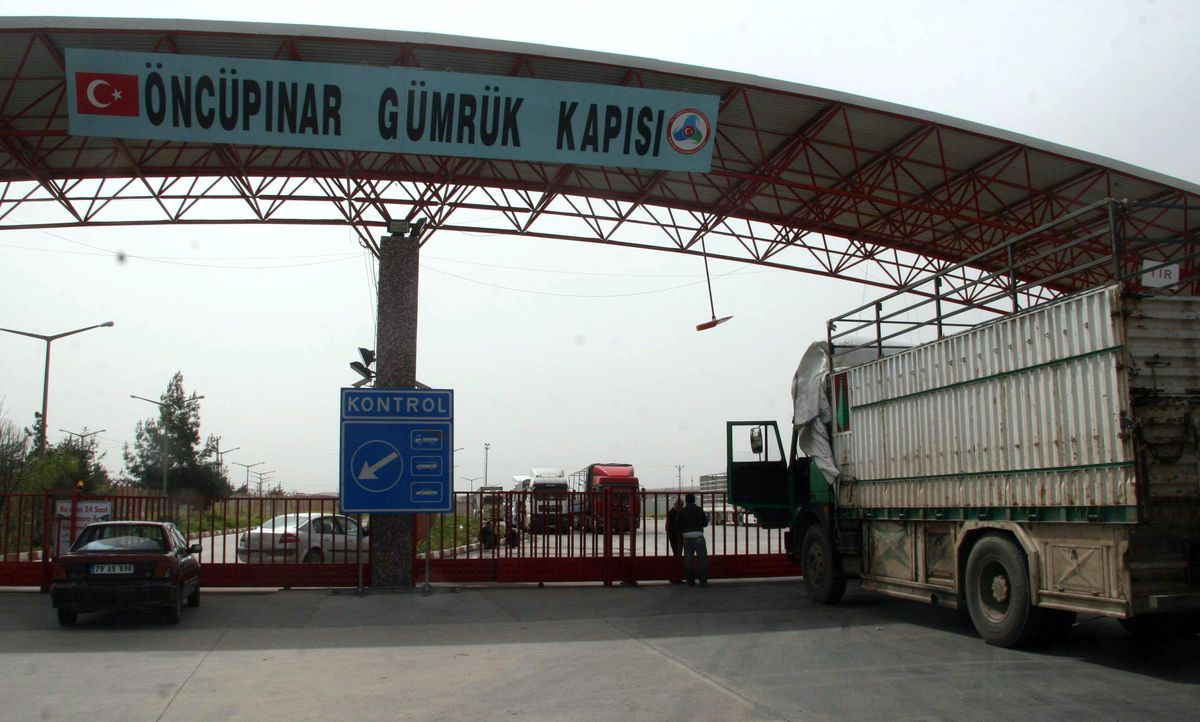 Gümrük Sahasında Bıçaklı Kavga: 4 Yaralı