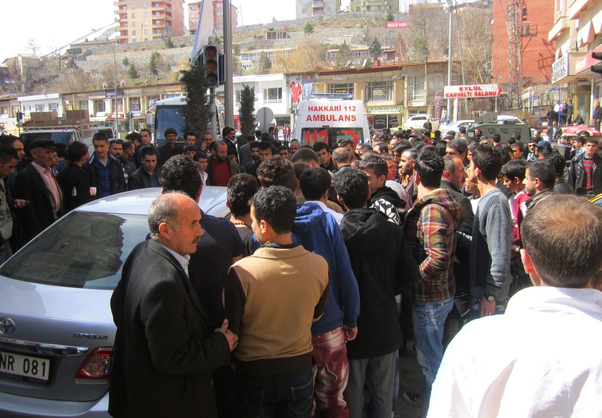 Hakkari\'de İki Ayrı Trafik Kazası, 2 Yaralı