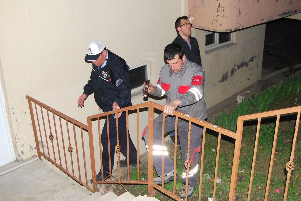 Hırsızlık Yapmak İçin Geldikleri Aracı Kaybedince Polisten Yardım İstediler