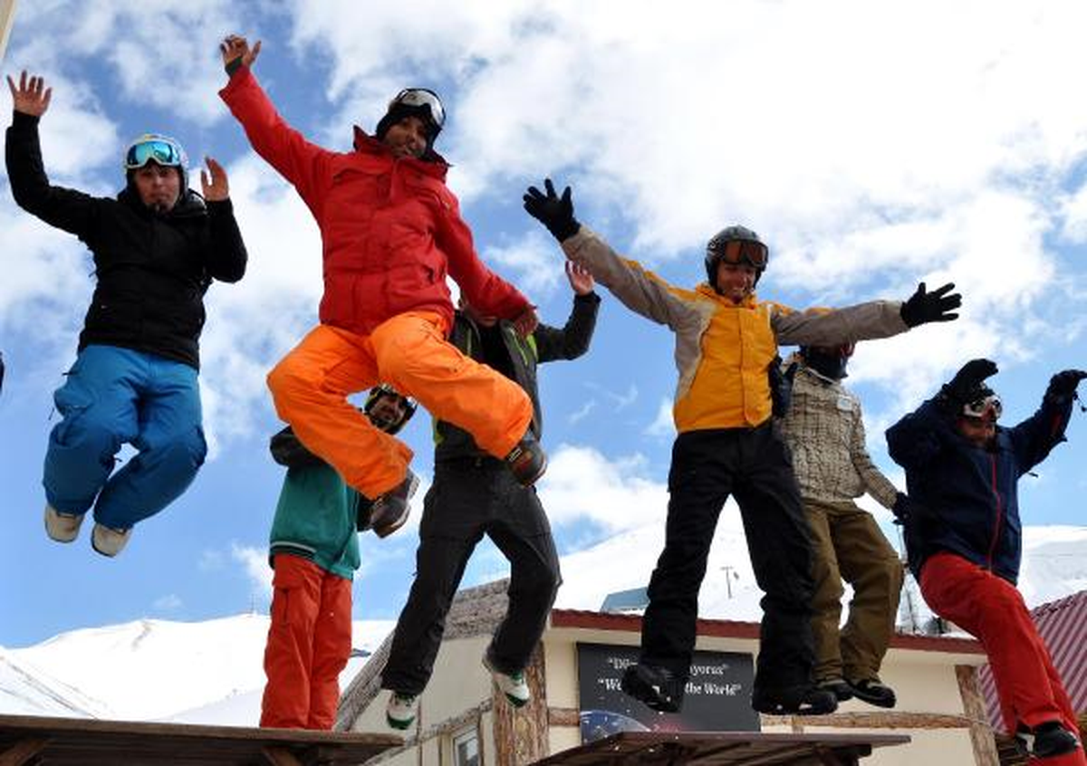 İranlı Turistler Nevruzu Palandöken\'de Kutladı