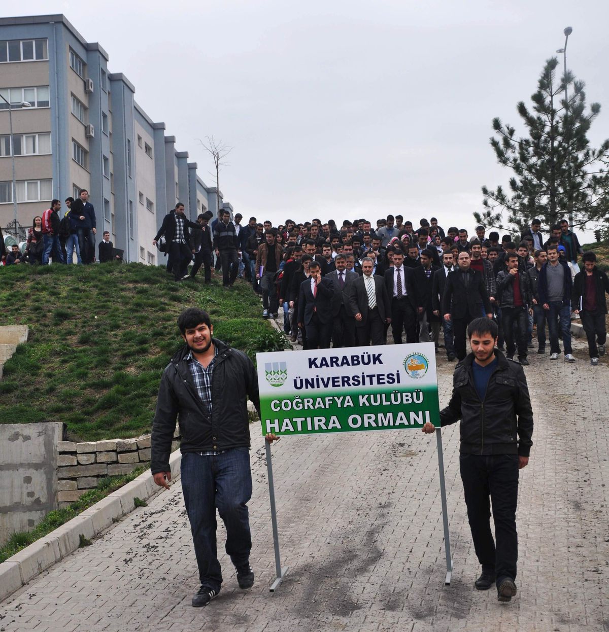 Kbü\'de Ağaç Dikme Etkinliği Gerçekleştirildi