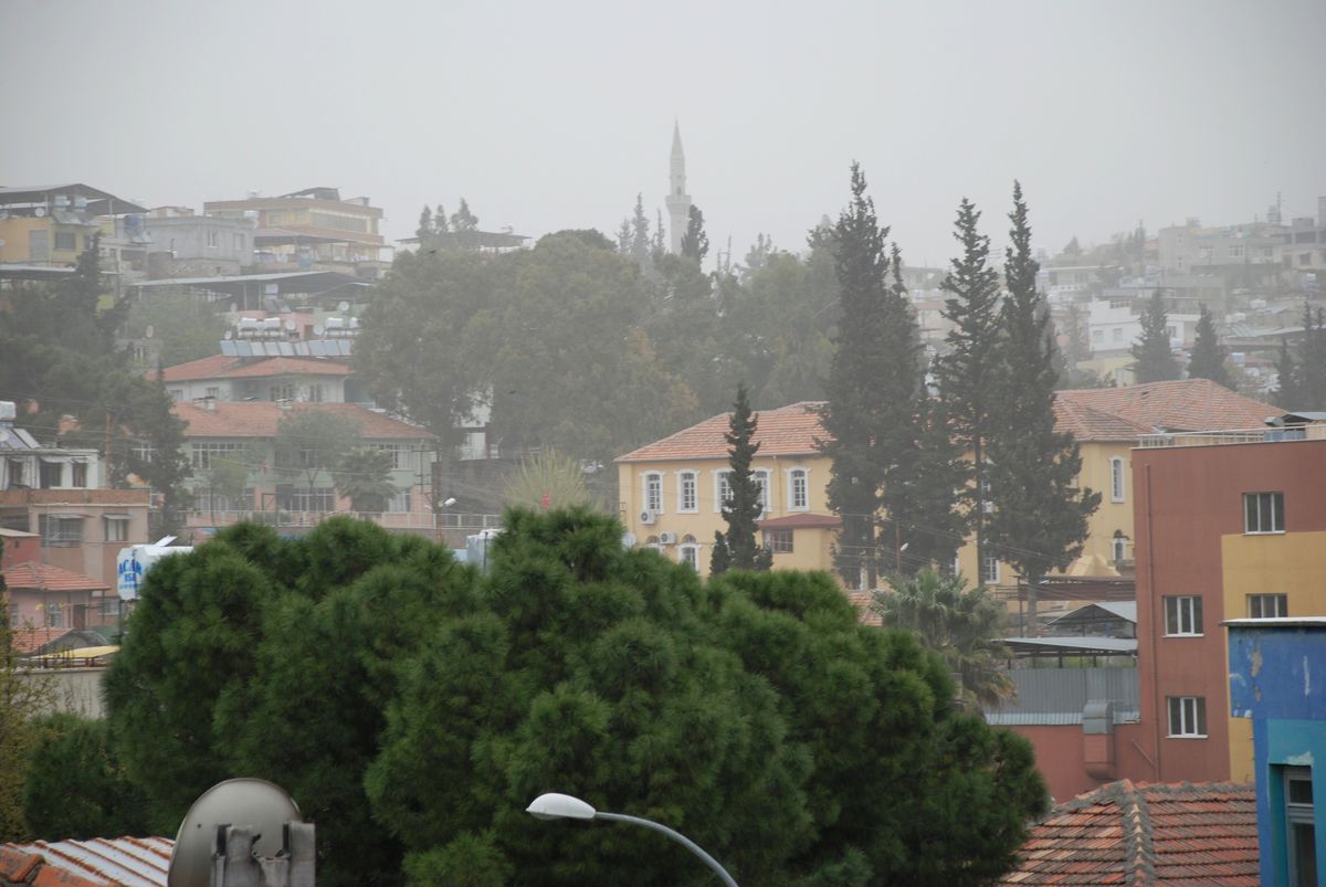 Kırıkhan\'da Toz Bulutu