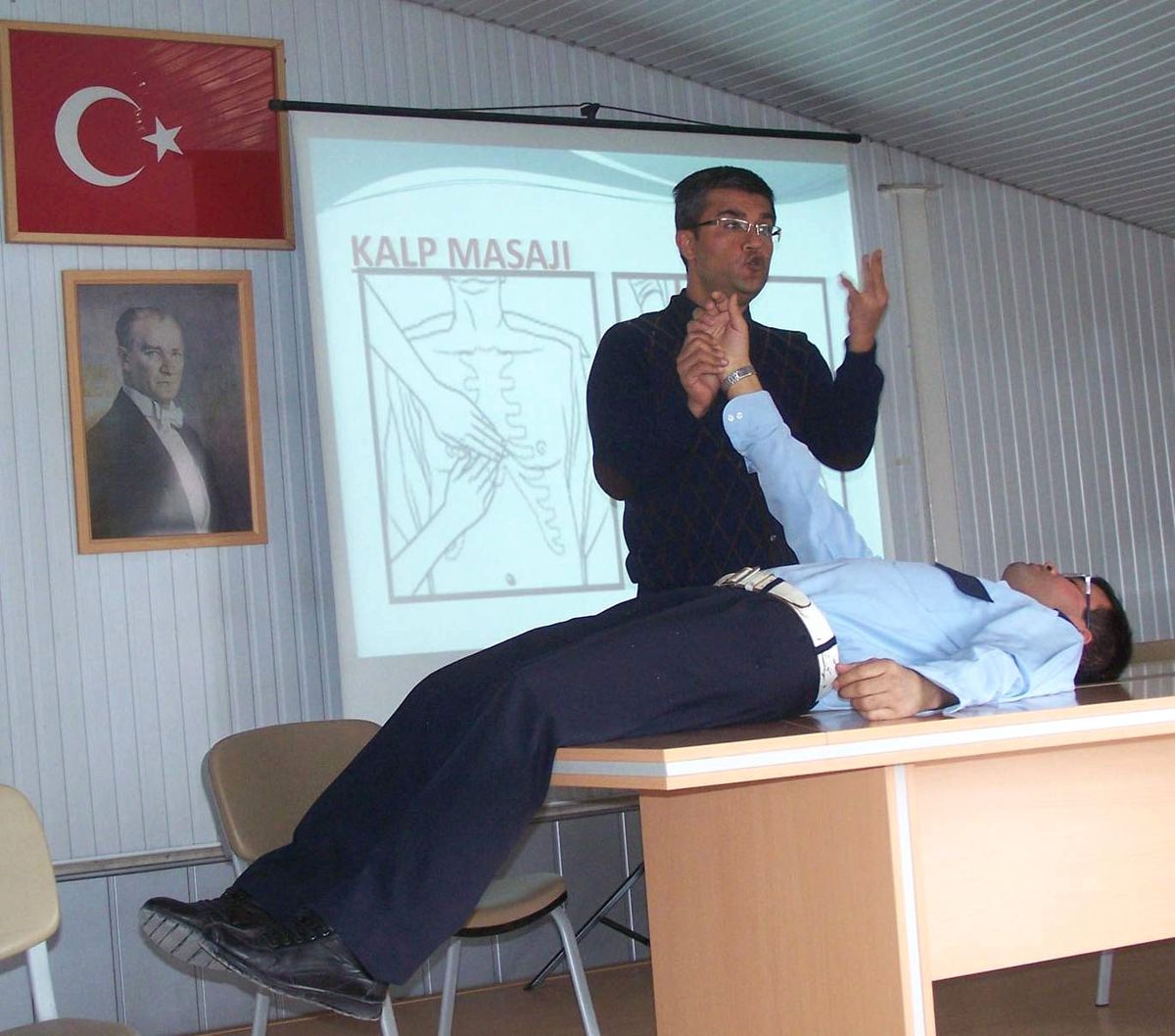 Korkuteli\'nde Servis Sürücülerine İlk Yardım Eğitimi