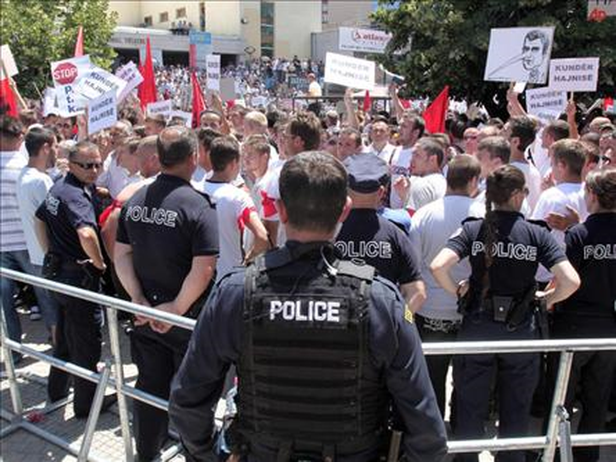 Kosova\'da Yolsuzluk Protestosu