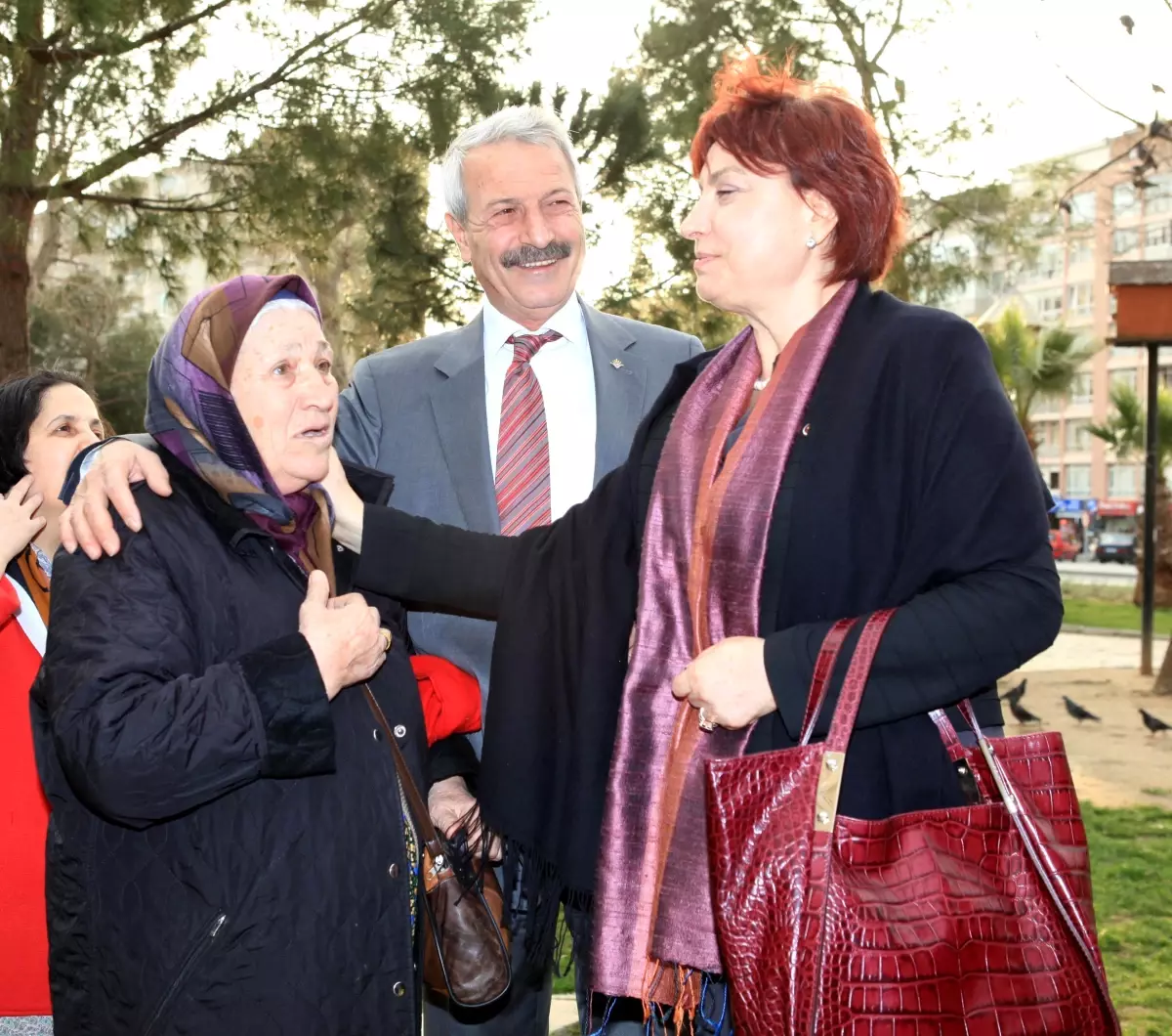 Milletvekili Mumcu, Karabağlar'ı Ziyaret Etti