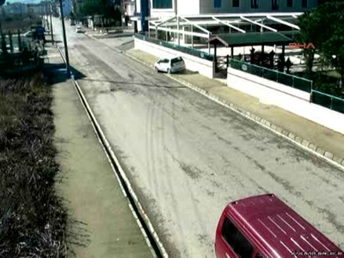 Mobese\'ye Yansıyan İlginç Kazalar Mobese\'ye Yansıyan İlginç Kazalar