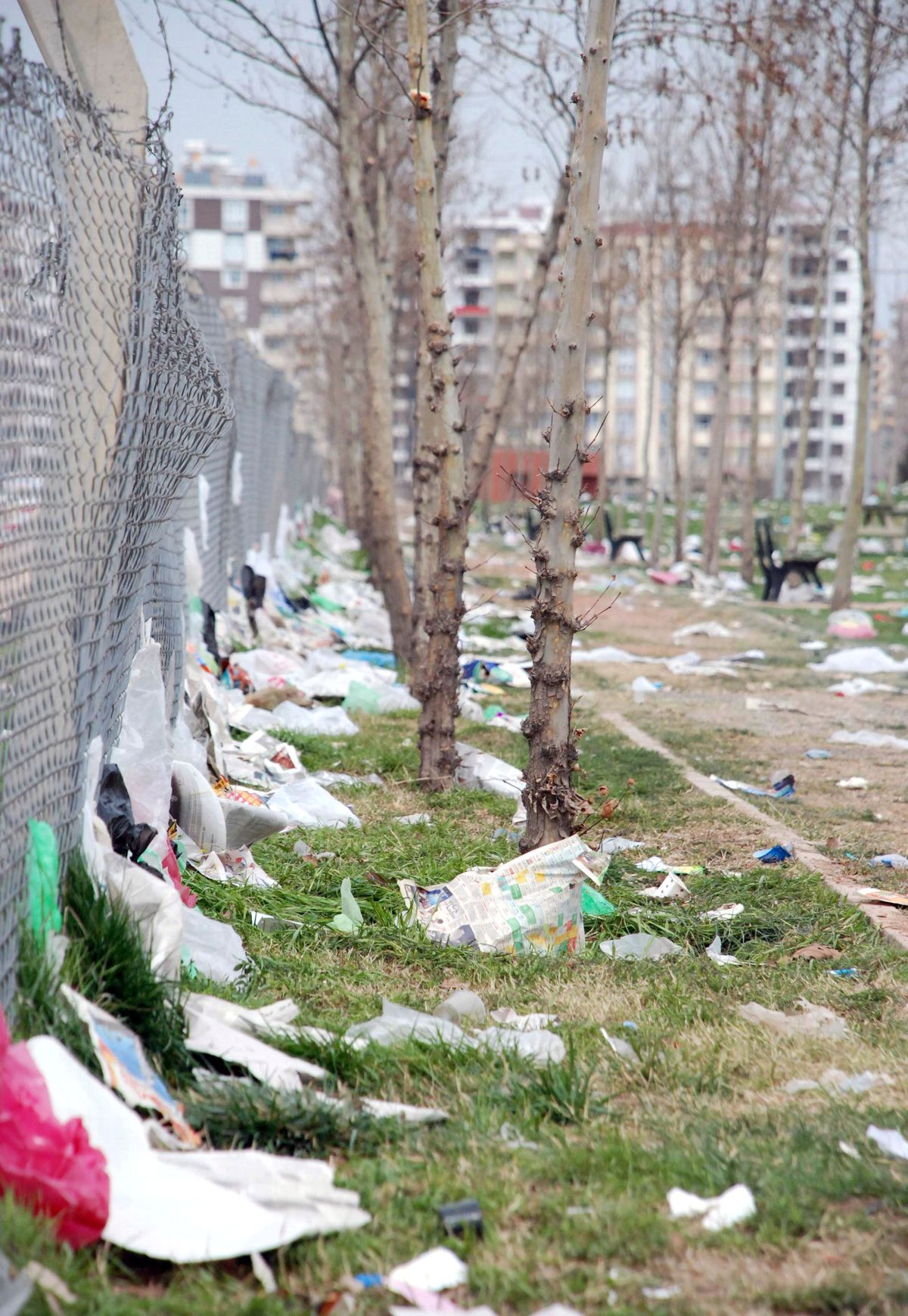 Nevruz Alanı Adeta Şehir Çöplüğüne Döndü