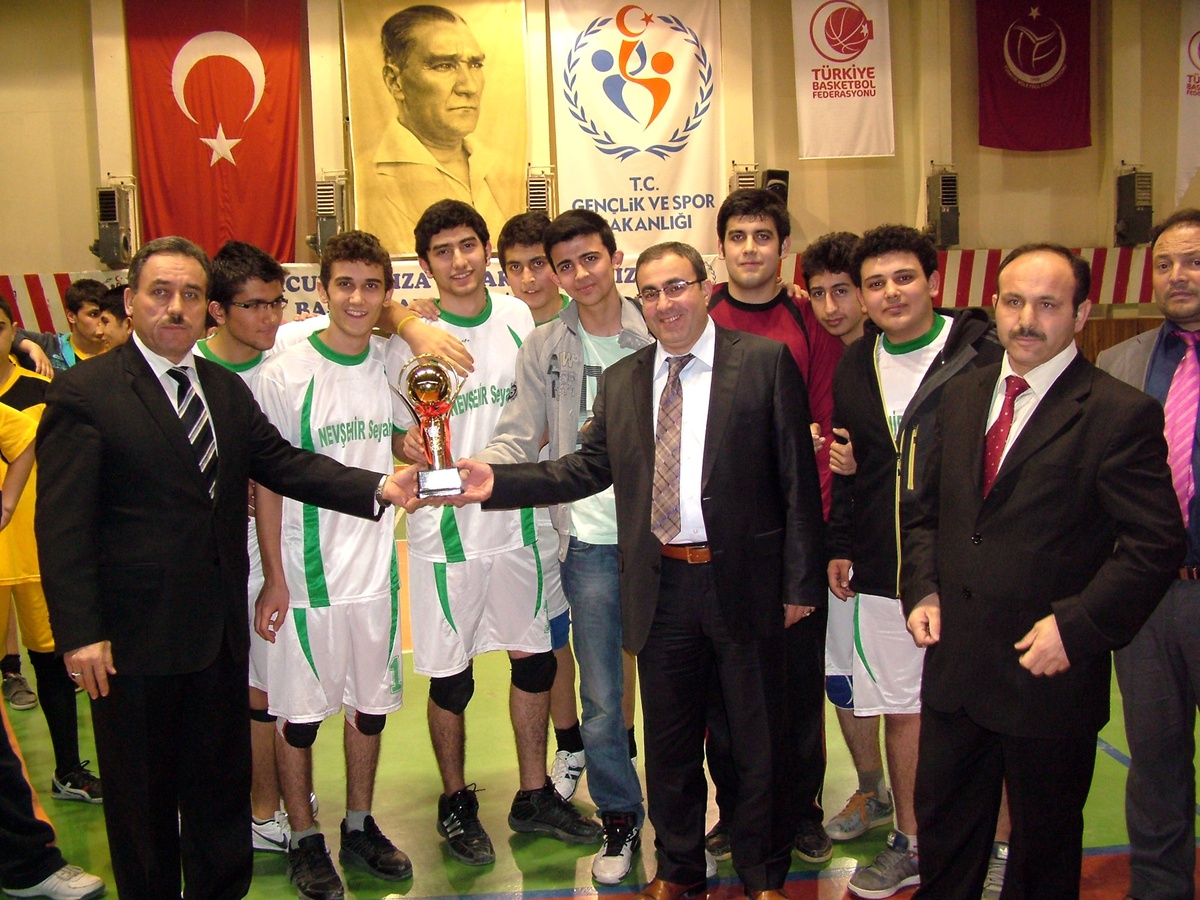 Nevşehir Diyanet Gençlik Spor Yıldız Erkekler Hentbol Takımı Şampiyon Oldu