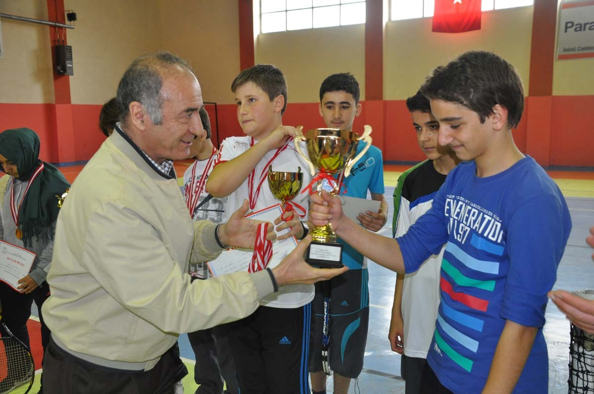 Okullar Arası Yıldızlar Tenis İl Birinciliği Müsabakaları Sona Erdi