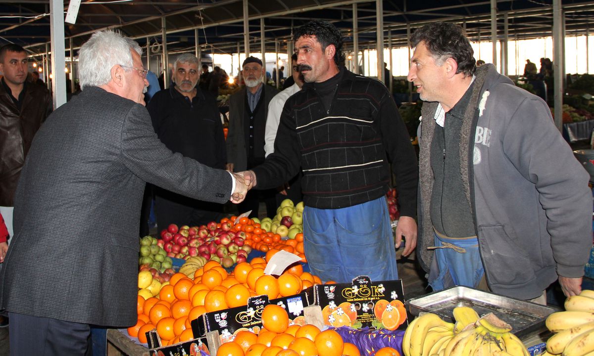 Pazarcı Esnafından Sevgi Gösterisi